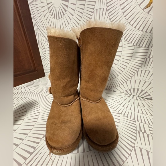 UGG Girls Bailey Boots 3 Buttons Size 13 Chestnut‎ - Picture 5 of 9